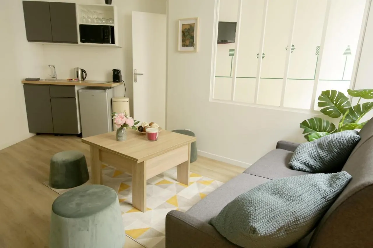 Green Apartment Near Montmartre And Opera Paris France