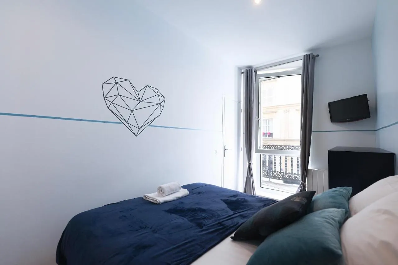 Green Apartment Near Montmartre And Opera Paris France