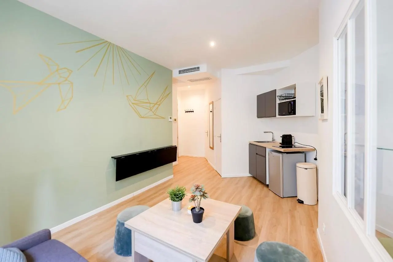 Green Apartment Near Montmartre And Opera Paris
