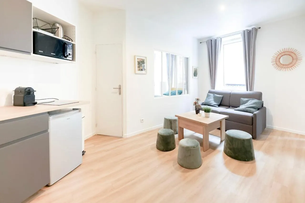 Green Apartment Near Montmartre And Opera Paris France