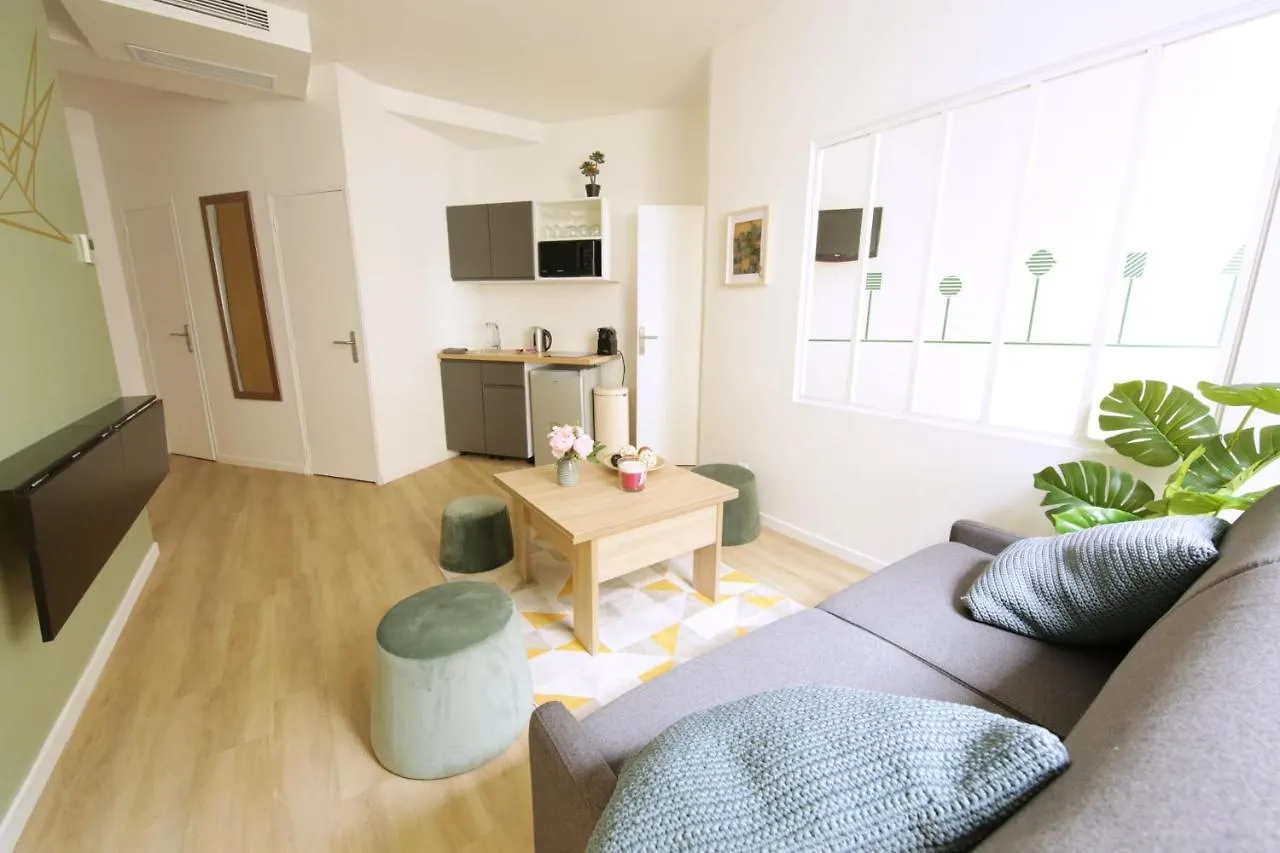 Green Apartment Near Montmartre And Opera Paris