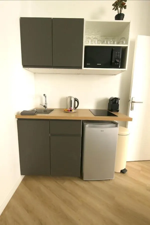 Green Apartment Near Montmartre And Opera Paris France